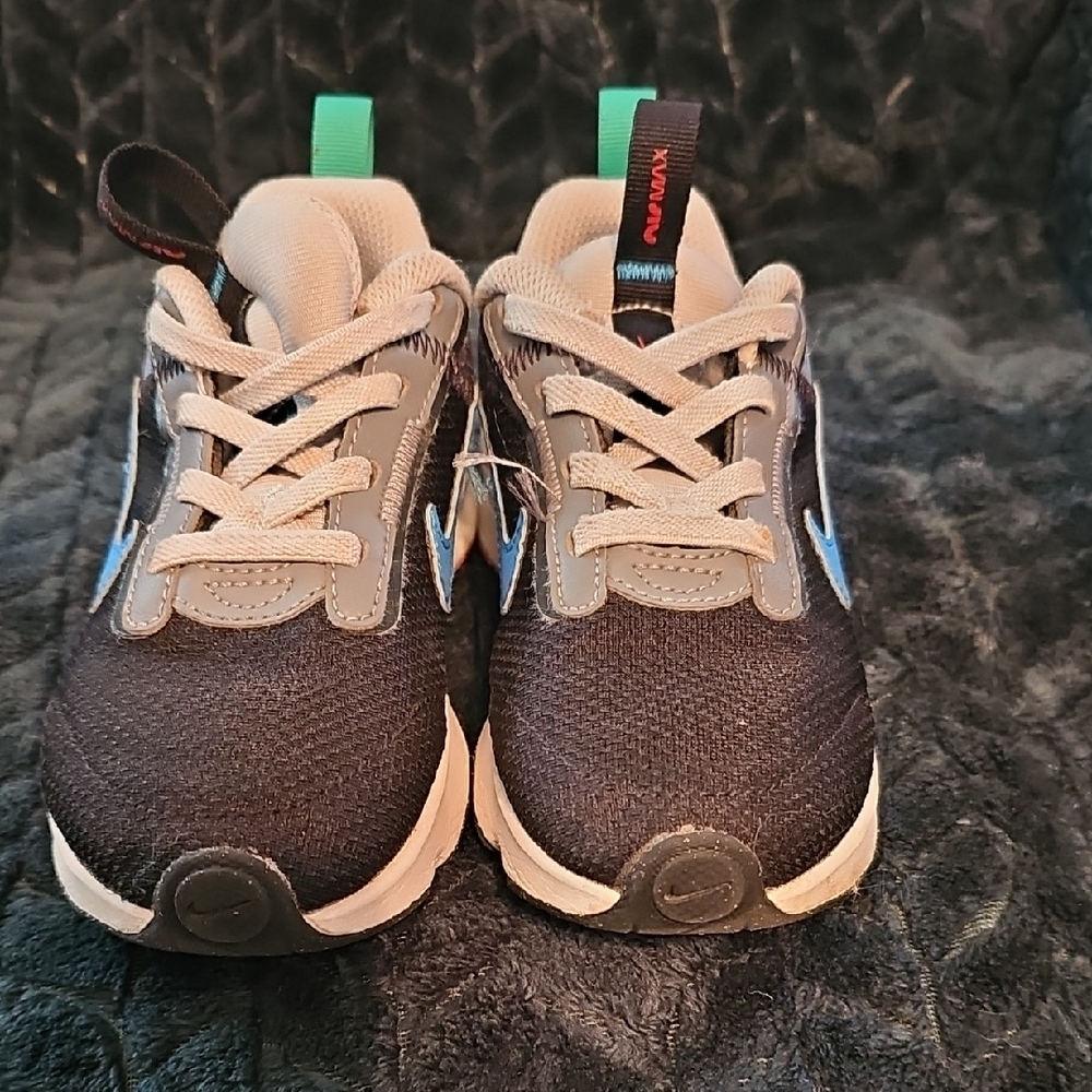 Nike Kids Black and Gray Sneakers with Blue Accents